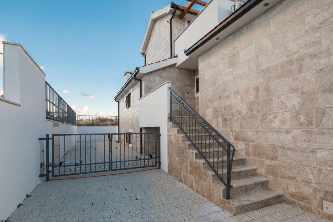 Villa Diomedes With The Sea View And The Pool Rogoznica  Buitenkant foto